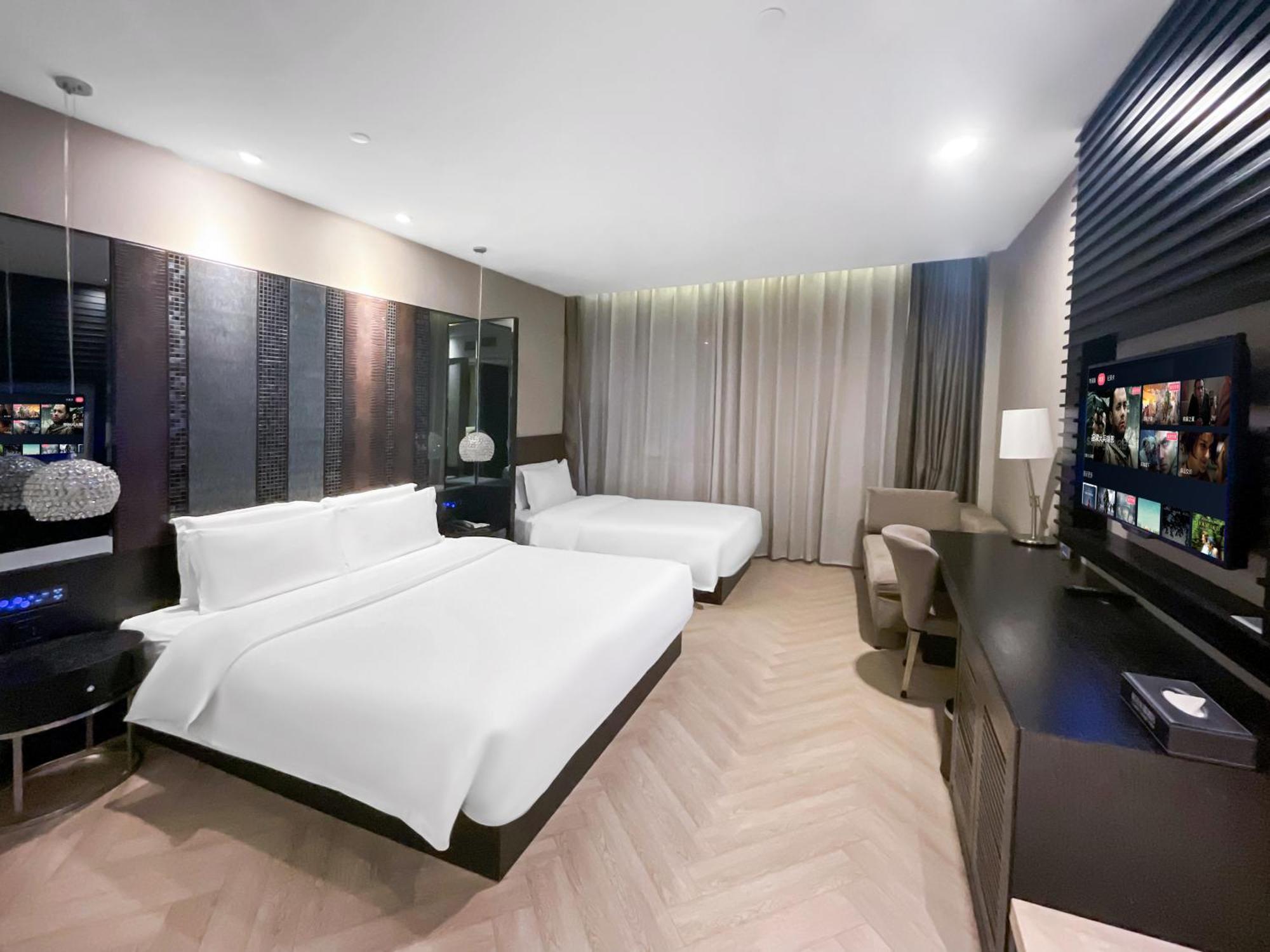 Hotel Crystal Orange International Tourism Chuansha 4*