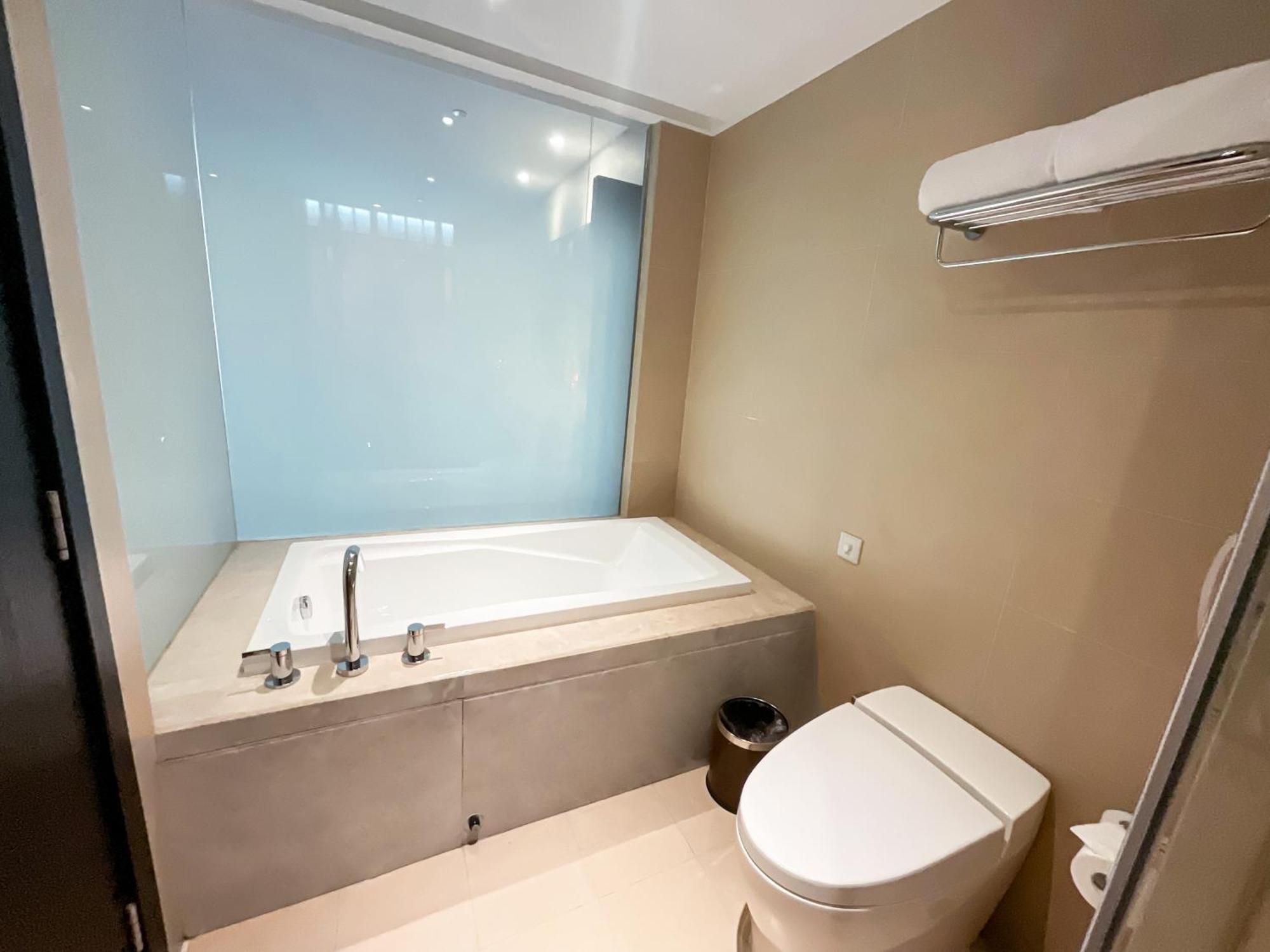 Hotel Crystal Orange International Tourism Chuansha 4*